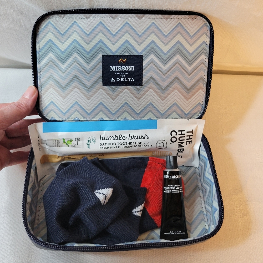 Missoni Delta (7" x 4") Navy Chevron Amenity Vanity Travel Kit Pouch - Picture 10 of 12